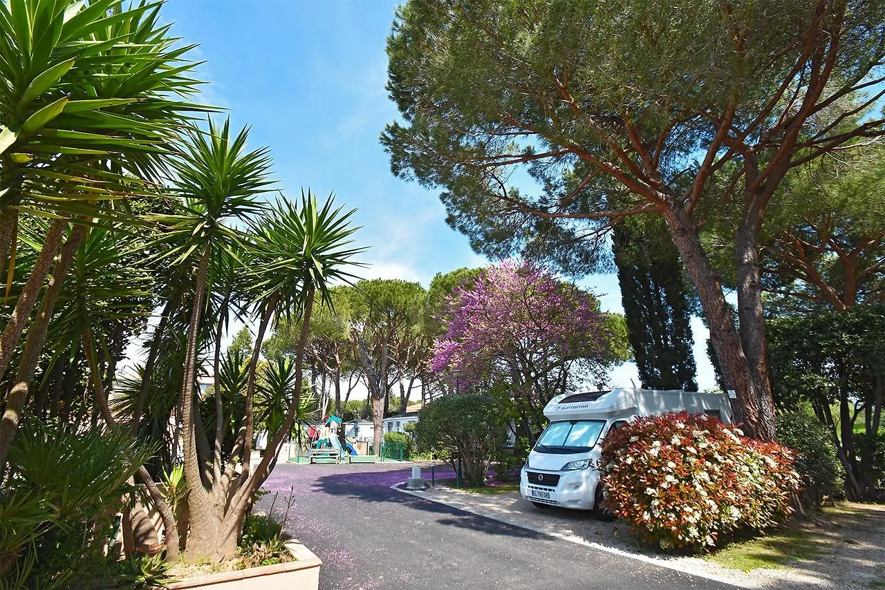 Hôtel Camping Les Cigales à Mandelieu France